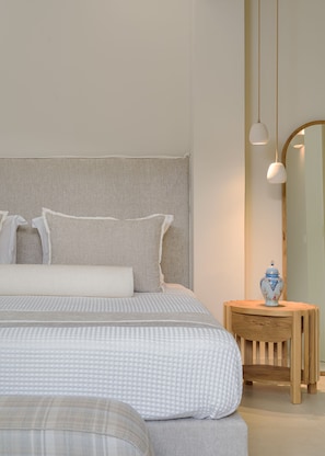 Queen Size Bedroom