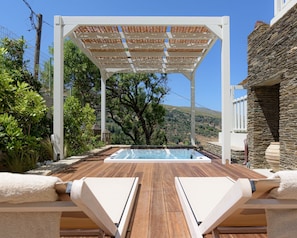 Private Outdoor Jacuzzi