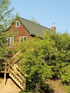 Cozy, Lake View Chalet