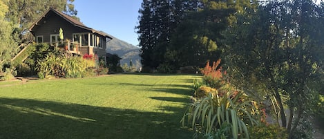 Sited on a large private knoll overlooking Mt Tam, and boasting a huge flat lawn