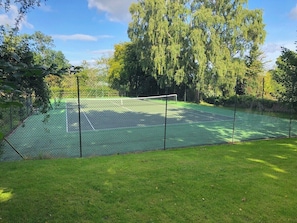 Access to a newly surfaced tennis court (racket sports only :)