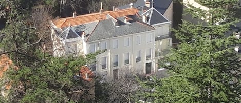 View of the front of house from nearby