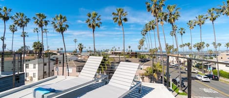 Rooftop Deck looking towards the Ocean