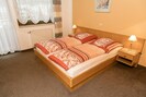 Komfort-Ferienwohnungen Typ A mit Balkon/Terrasse-Schlafzimmer