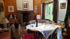 Morrone Cottage Dining-room