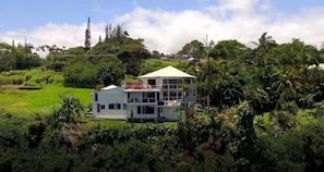 Paradise Bluff, oceanfront vacation rental on Hawai'i Island - Paradise Bluff, oceanfront vacation rental on Hawai'i Island