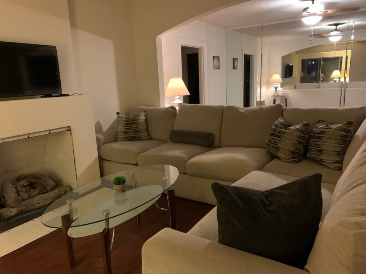 Simple 2 bedrooms in an amazing location / Melrose