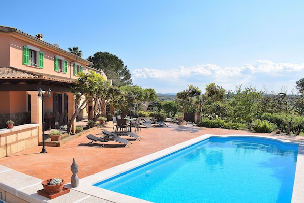 finca, villa, swimming pool, views, renting 