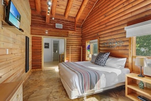 Luxurious linens on the king bed
