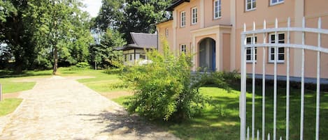 Gutshof Dornbusch Fewo 1 - AM BRUNNEN