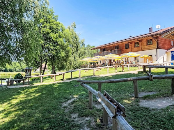 Ombre, Eco HĂŽtel, Lumber, Cabane En Rondins, Parc, Mobilier De Jardin, Tableau De Plein Air, Ferme, Restaurant