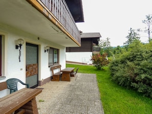 Eigentum, Haus, Gebäude, Grundeigentum, Zuhause, Die Architektur, Hinterhof, Zimmer, Gras, Wohngebiet
