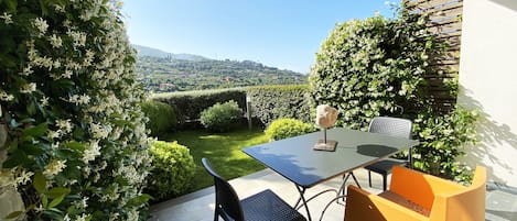 Terrazza coperta e giardino