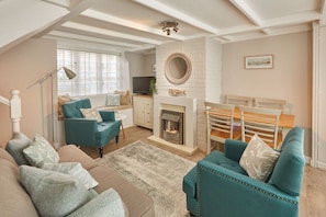 Jet Cottage, Oystons Yard, Whitby - Stay North Yorkshire