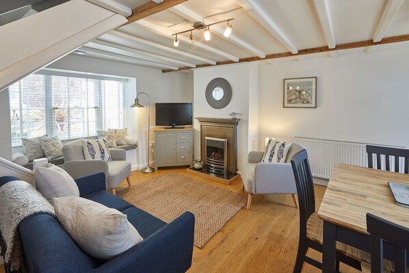 Amber Cottage, Oystons Yard, Whitby - Stay North Yorkshire