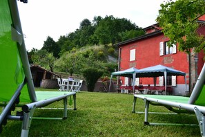 Loisir, Espace Public, Herbe, Arbre, Table, Maison, Terrain De Jeux, Meubles, Arrière-Cour, Des Loisirs