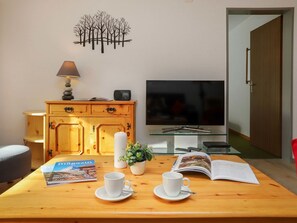 Table, Furniture, Property, Tableware, Dishware, Computer Desk, Wood, Lighting, Living Room, Orange