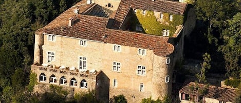 Corps du Château, vue aérienne des falaises....