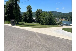 Driveway entrance to Winslow’s Waterfront