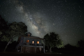 Gotta love the dark skies. Guest House and milky way.