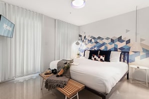 Bedroom 1 (Queen)