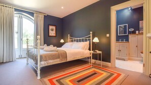 Bedroom 2, Oldbury Barn, Bolthole Retreats