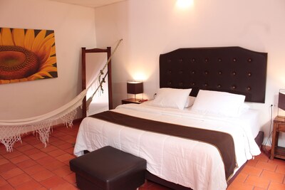 Hermosa Habitación de Lujo Cama King en Hotel Boutique Valledupar