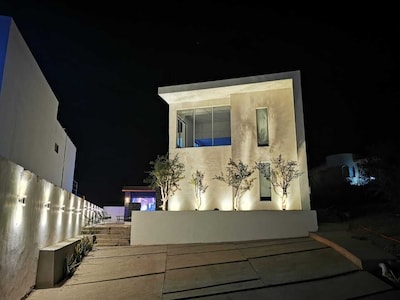 The Scenery, cinema ocean view and pool bar. 