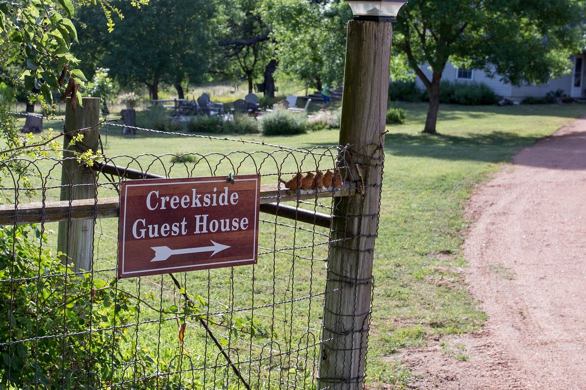 Creekside Country Guesthouse | 2 Bedroom plus loft | Beautiful Country Setting