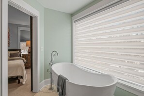 Soak & relax at the end of the day in the owner's ensuite tub