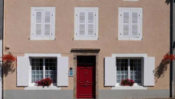 Front facade & main entrance