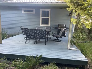 Back Deck w Grill