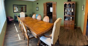 Dining room
