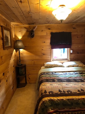 This is the hunting and fishing room with a queen size bed♥️