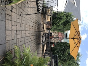 屋外ダイニングエリア