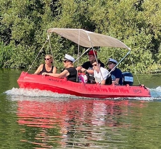 "RIVERSCAPES" MOTOR CRUISER + HOT TUB