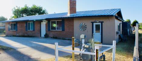 The main house is attached to a private unit that is also on VRBO. 