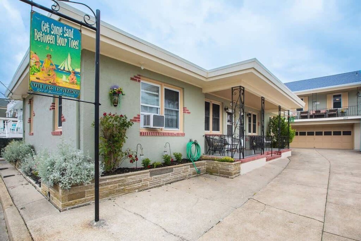 1.5 blocks to beach and boardwalk, Pet friendly