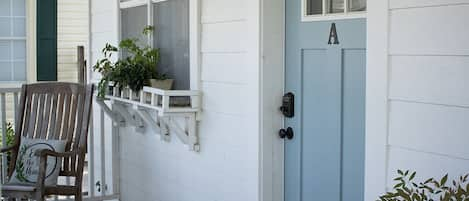 Front door of the Live Oak Cottage