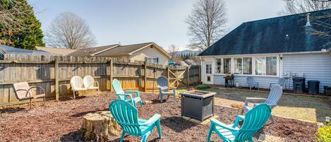 Black Mountain Vacation Rental | 3BR | 2BA | 2,200 Sq Ft | Step-Free Entry