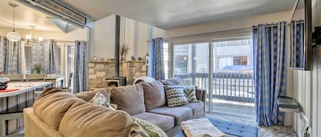 Mammoth Lakes Vacation Rental | 3BR | 1.5BA | Stairs Required | 1,000 Sq Ft