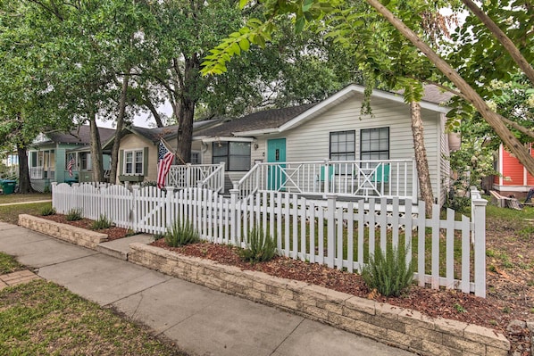 Gulfport Vacation Rental | 2BR | 1BA | 1,000 Sq Ft | Steps to Enter