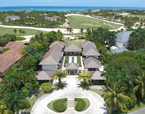 Arrecife 55 - Dramatic luxury villa with golf and ocean view (5472)