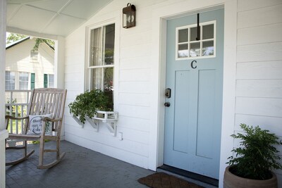 Magnolia Cottage - the perfect Ocean Springs location by restaurants & shopping!