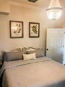 Magnolia Cottage - the perfect Ocean Springs location by restaurants & shopping!