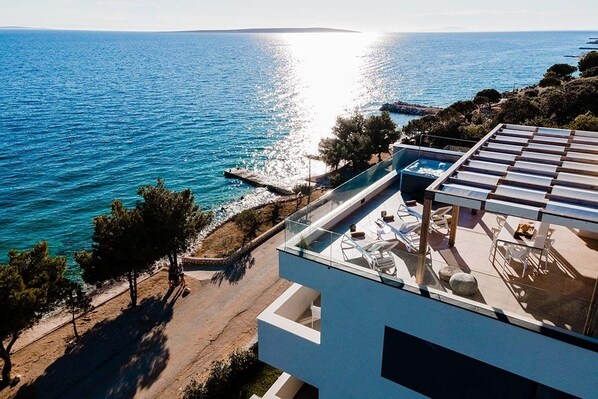 roof top terrace with outdoor kitchen, shower, jacuzzi 
www.villa-natura.com
