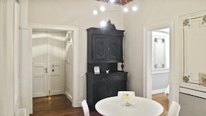 High ceilings and elegant proportions