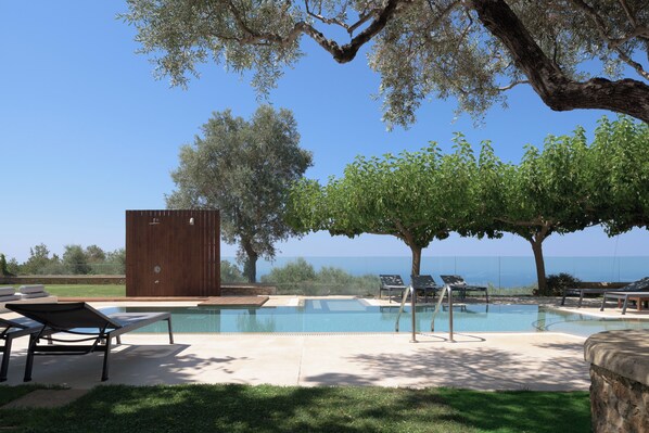 Pool surrounding that stimulate the senses.