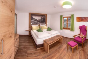 Ferienwohnung Zellerberg 42qm, Balkon, Küche, 1 Schlafzimmer, Wohnzimmer, WLAN-Schlafzimmer