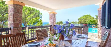 ClickSardegna Villa Barranch for 6 people, with sea view and swimming pool 